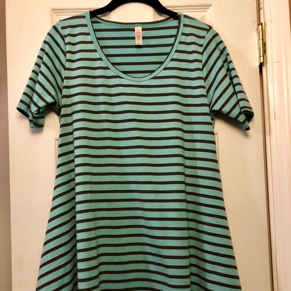 LuLaRoe ‘Perfect T’